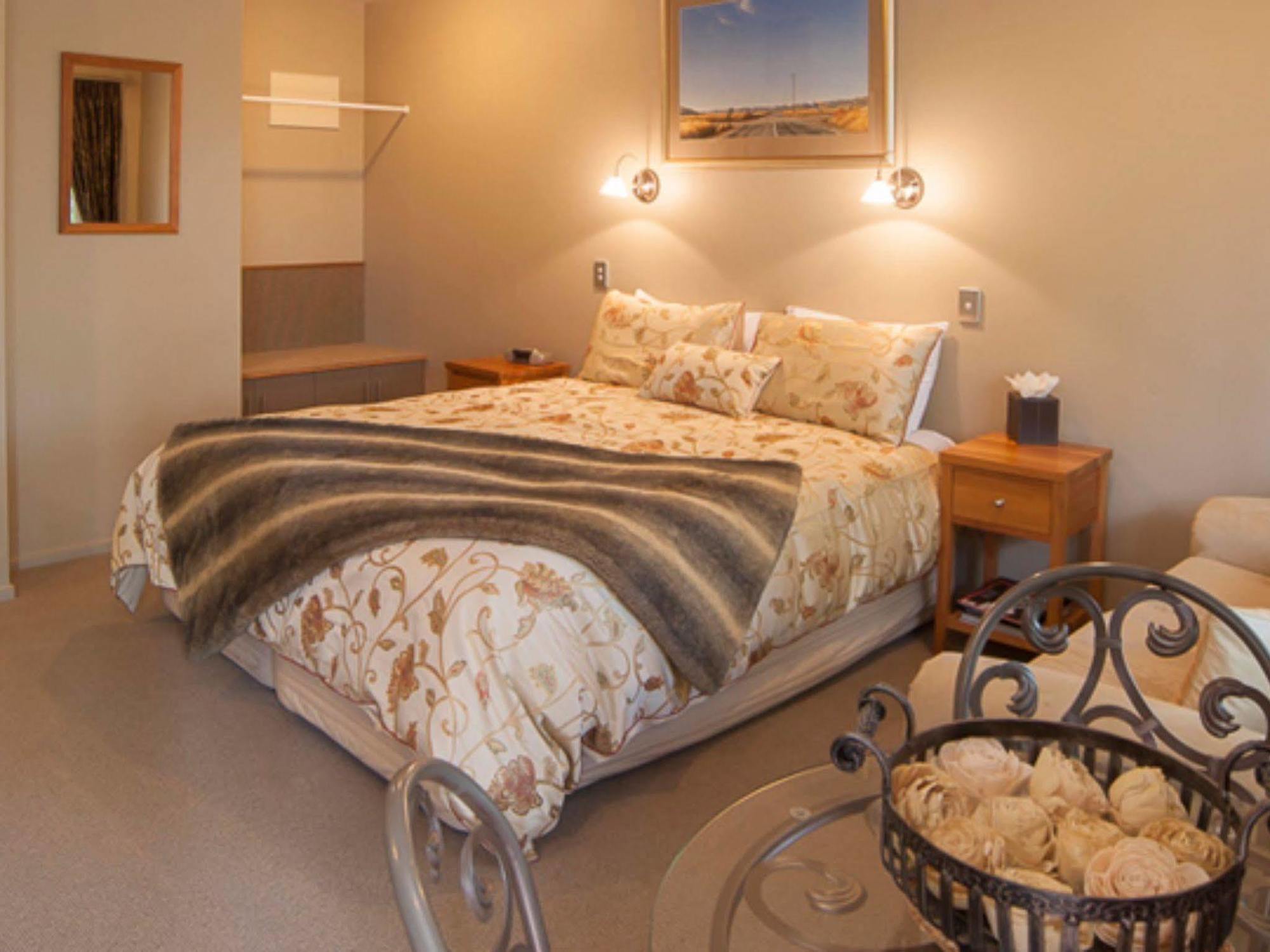 Blue Ridge Studios And Bed & Breakfast Te Anau Extérieur photo
