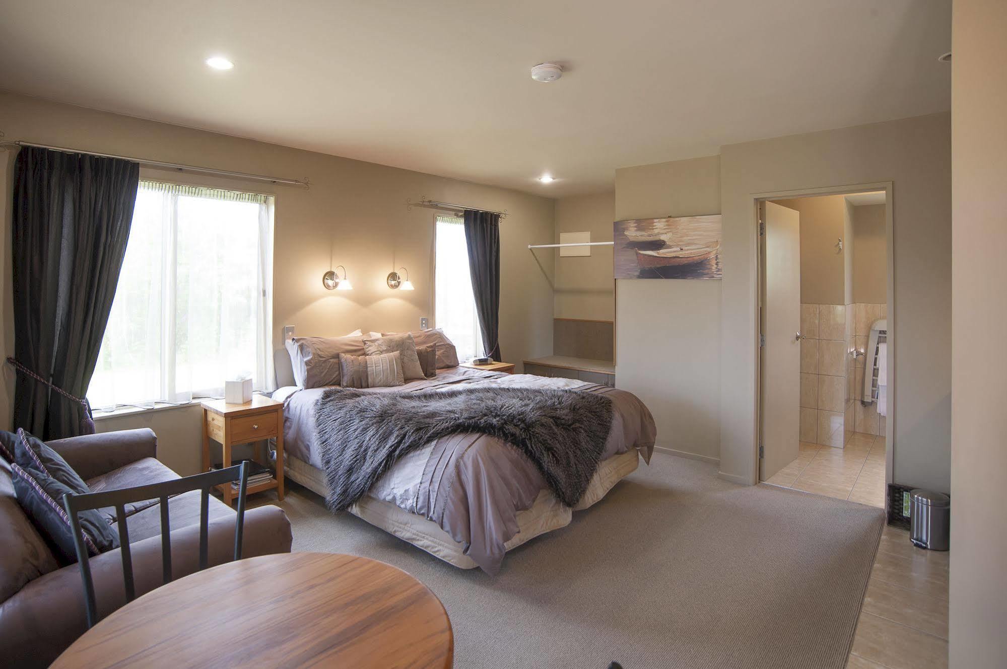 Blue Ridge Studios And Bed & Breakfast Te Anau Extérieur photo