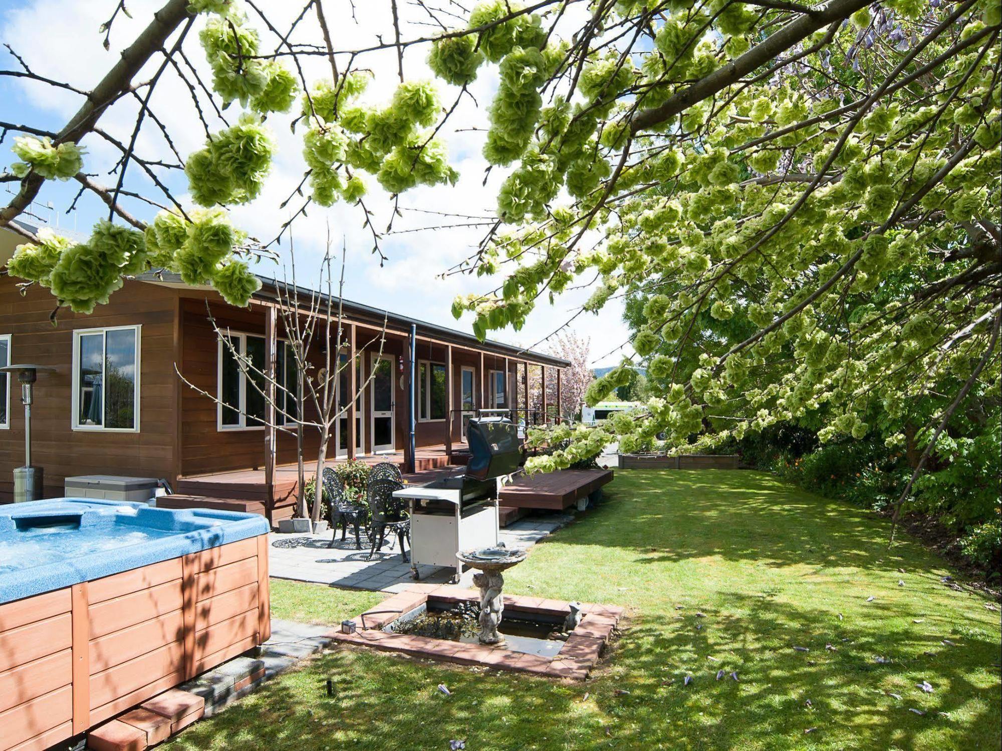 Blue Ridge Studios And Bed & Breakfast Te Anau Extérieur photo